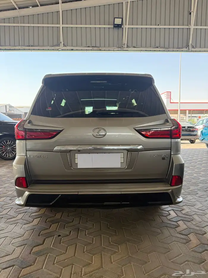 لكزس LX570 فل موديل 2021 سعودي 8
