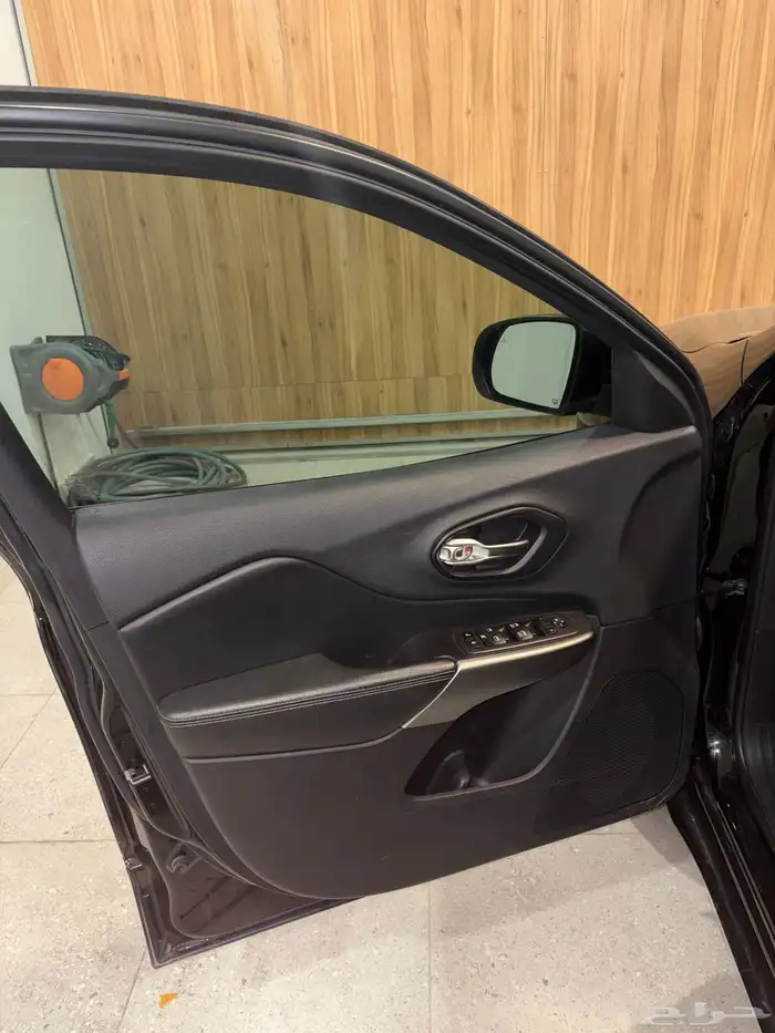 جيب شيروكي سبورت 2019 نظيف 9