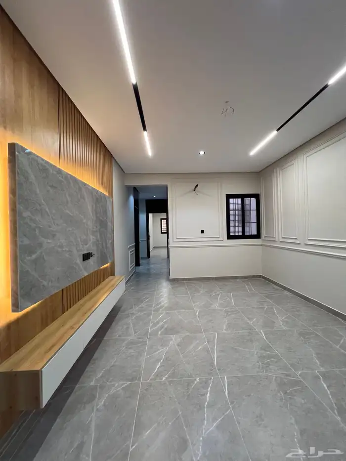 للبيع شقه حي الريان 8