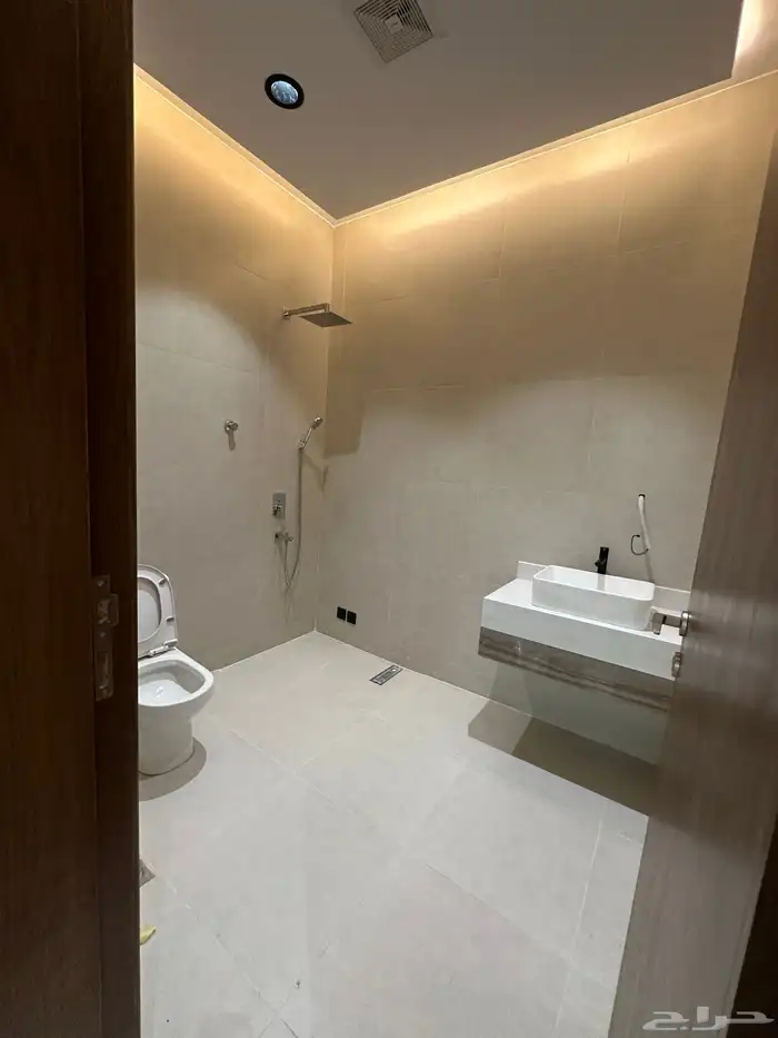 للبيع شقق علوية مع ملاحق حي حسام مكتمل الخدمات 12