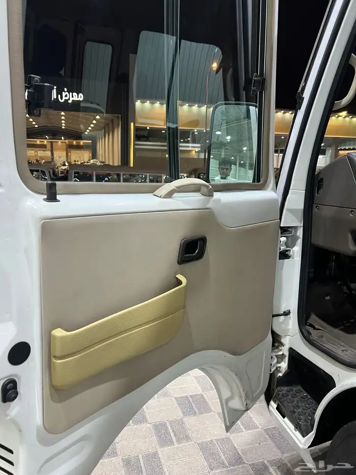 للبيع باص ميتسوبيشي روزا ديزل موديل 2014 مخزن 30 راكب 8
