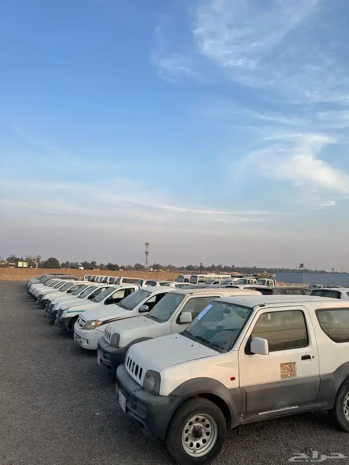 للبيع ددسن موديل 2008 وسيارات مختلفة بمزاد علني 4