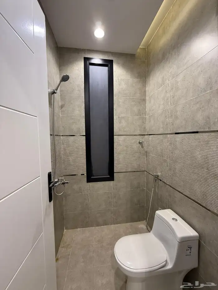 للبيع شقه علويه بدرج داخلي لسطح ابها حطين مقابل كبري المطار 8