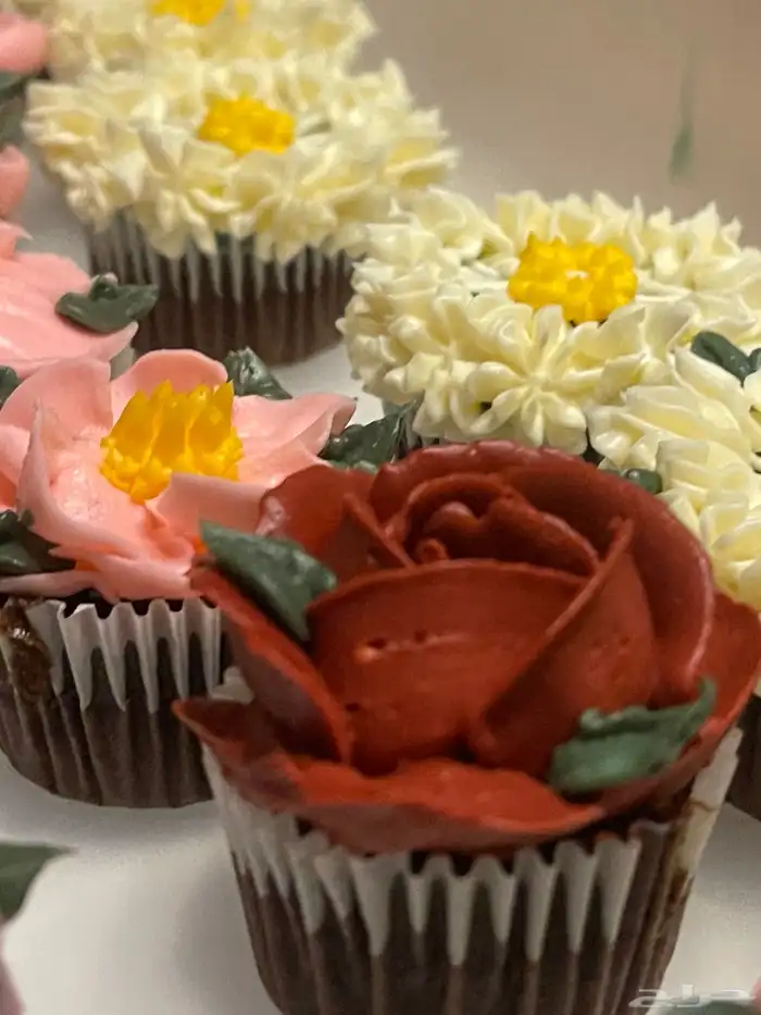 توزيعات ميني كب كيك على شكل ورد ( للاكل) 4