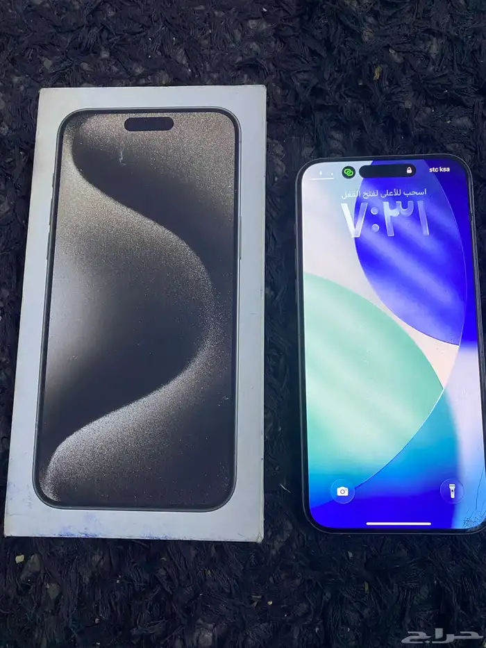 جوال ايفون 15 برو ماكس 256 نظيف فيه كسر بسيط وراء 1