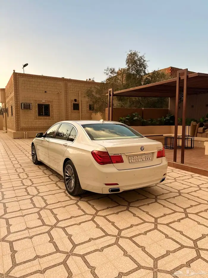 بي ام دبليو الفئة السابعة 2012 4