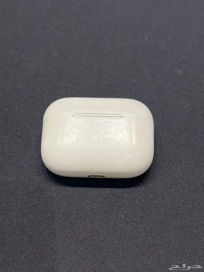 سماعات ايربودز للبيع على السوم. البيت حقها مكسور 0