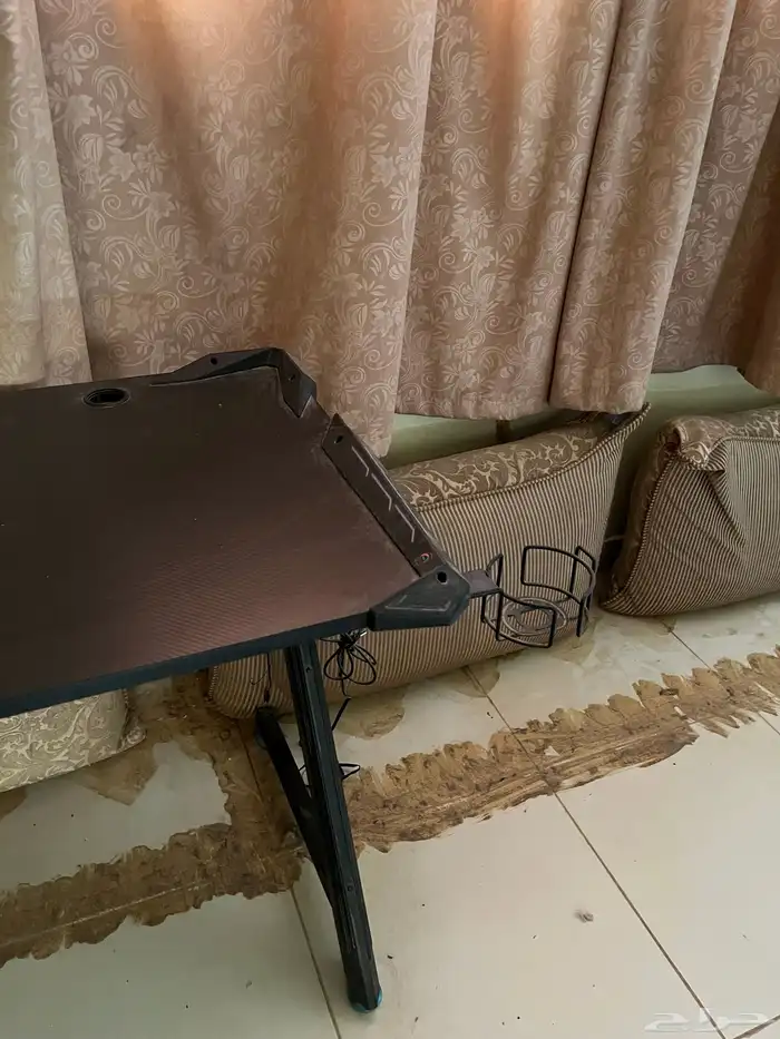 طاوله قيمنق شبه جديده سعر رخييص 2