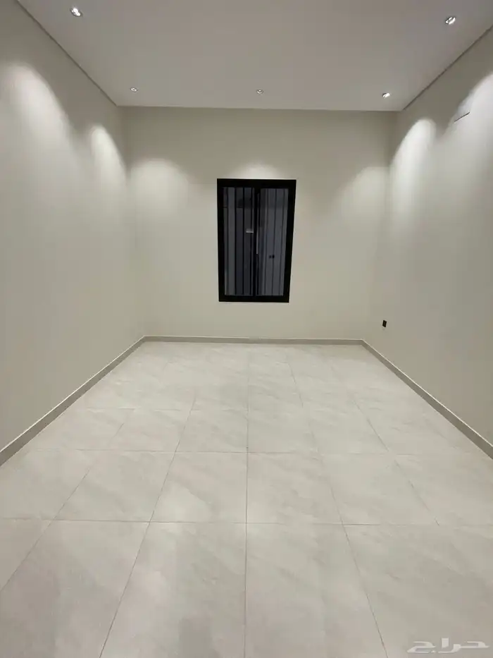 للبيع ارواف ارضيه وارواف علويه تشطيب فندقي ابها المحاله 17