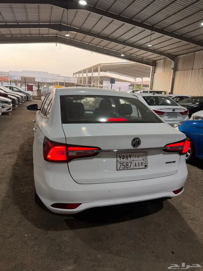 مجموعة من 10 سيارات MG 5 موديل 2023 السعر من 26000 الف 3