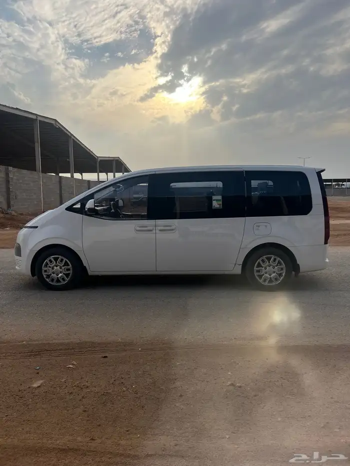 فان هونداي ستاريا 4