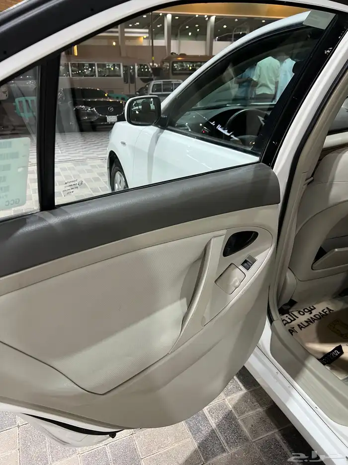 للبيع تويوتا كامري موديل 2011 14