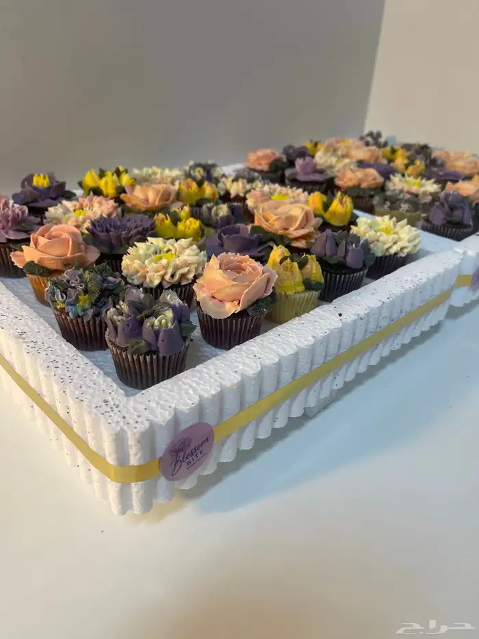 توزيعات ميني كب كيك على شكل ورد ( للاكل) 0