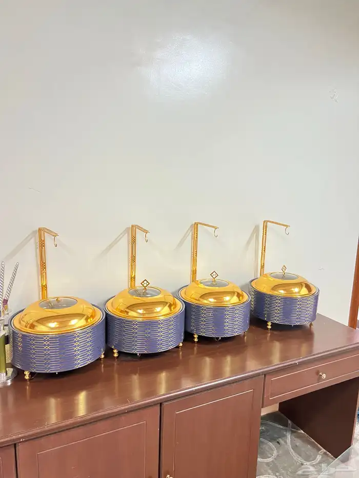 طاوله طعام مع البوفيه حقها و 4 كراسي 1