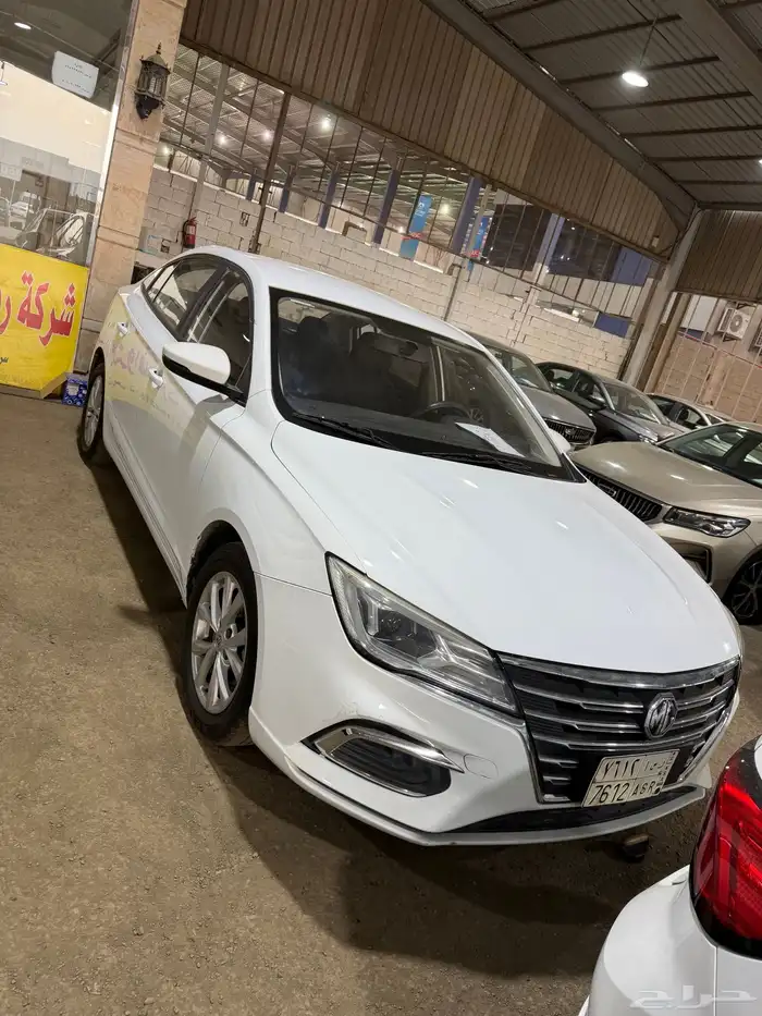 مجموعة من 10 سيارات MG 5 موديل 2023 السعر من 26000 الف 1