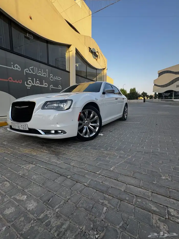 كرايسلر v8 أبيض إكزكتف 5