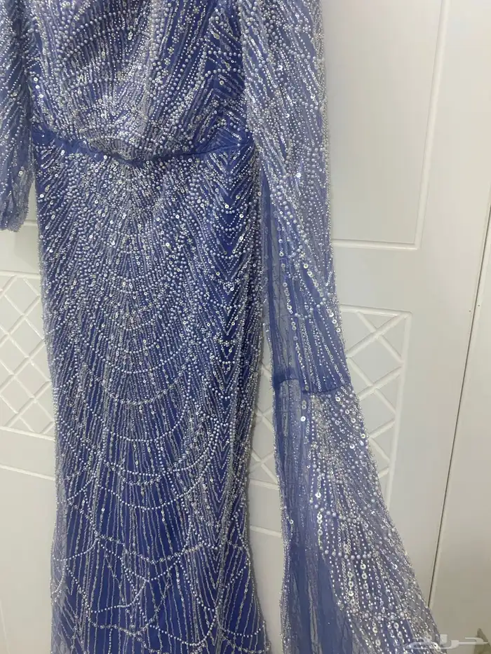 فستان نظيف شاريته ب600ابي300مقاس لارج يلبس وزن 60 63 0