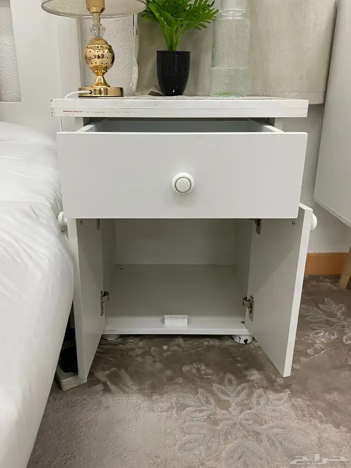 غرفة نوم نظيفه جديده تقدر تاخذ مثلا  السرير والباقي لا 5