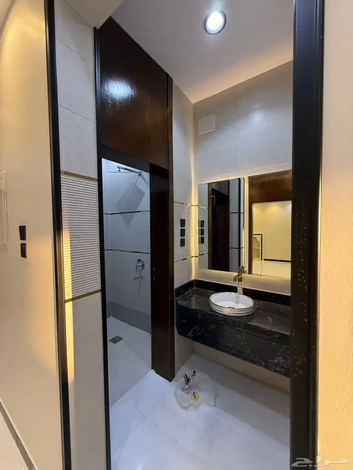 للبيع روف علوي بدرج خارجى بموقع مميز ومكتمل الخدمات بالموسى 26