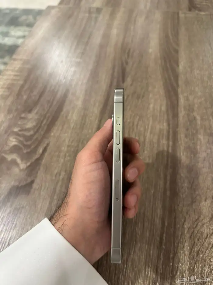 للبيع iPhone 15 Pro   تيتانيوم   256GB   نسبة البطارية 90 2