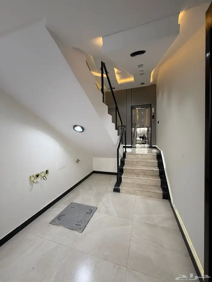 للبيع شقق علويه تشطيب فندقي بمصعد جاهز وسطح خاص بدره الموسي 2