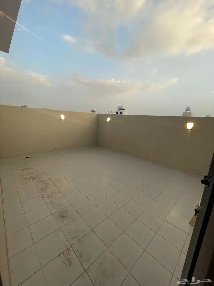 للبيع ارواف ارضيه وارواف علويه تشطيب فندقي ابها المحاله 44