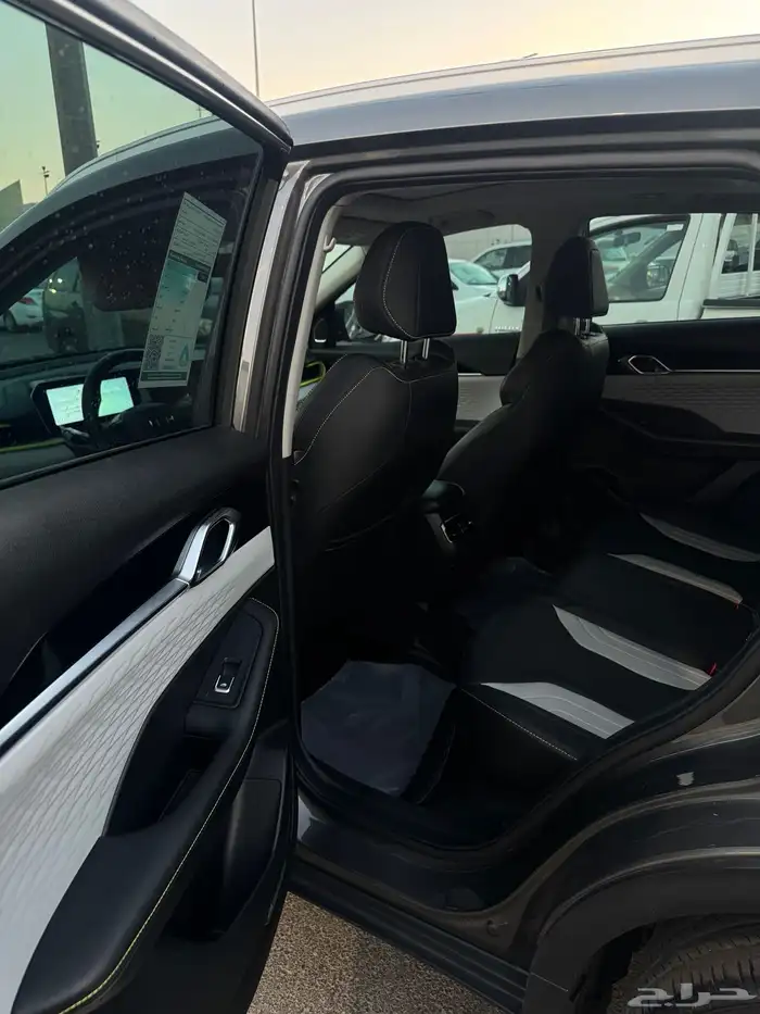 سيارة للتقبيل 1