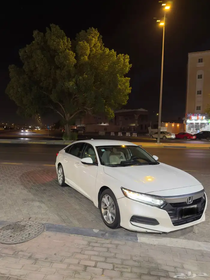 للبيع هوندا أكورد ابيض 2020 استاندر 1