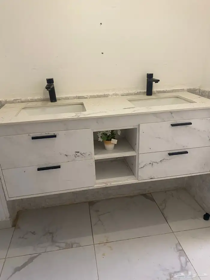 دولاب مع السرير ثلاجة برادة سخان مغسلة 3