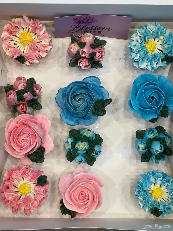 توزيعات ميني كب كيك على شكل ورد ( للاكل) 3