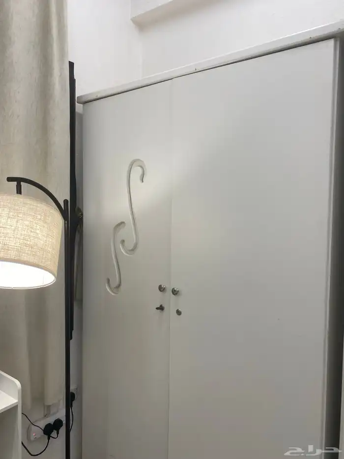 غرفة نوم نظيفه جديده تقدر تاخذ مثلا  السرير والباقي لا 0