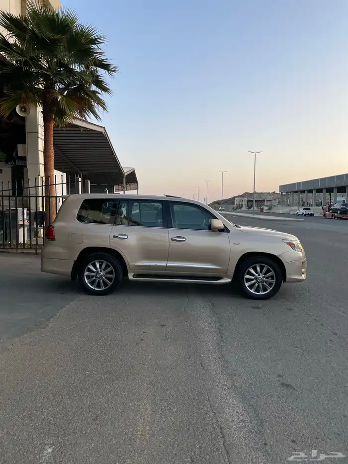 جيب لكزس فل 18