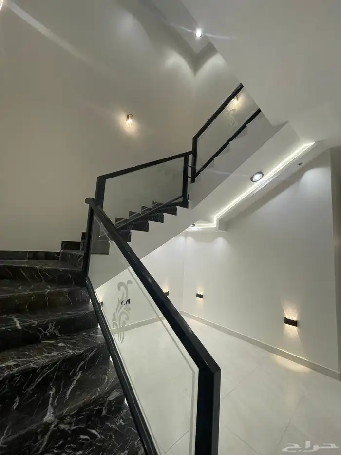 للبيع ارواف ارضيه وارواف علويه تشطيب فندقي ابها المحاله 41