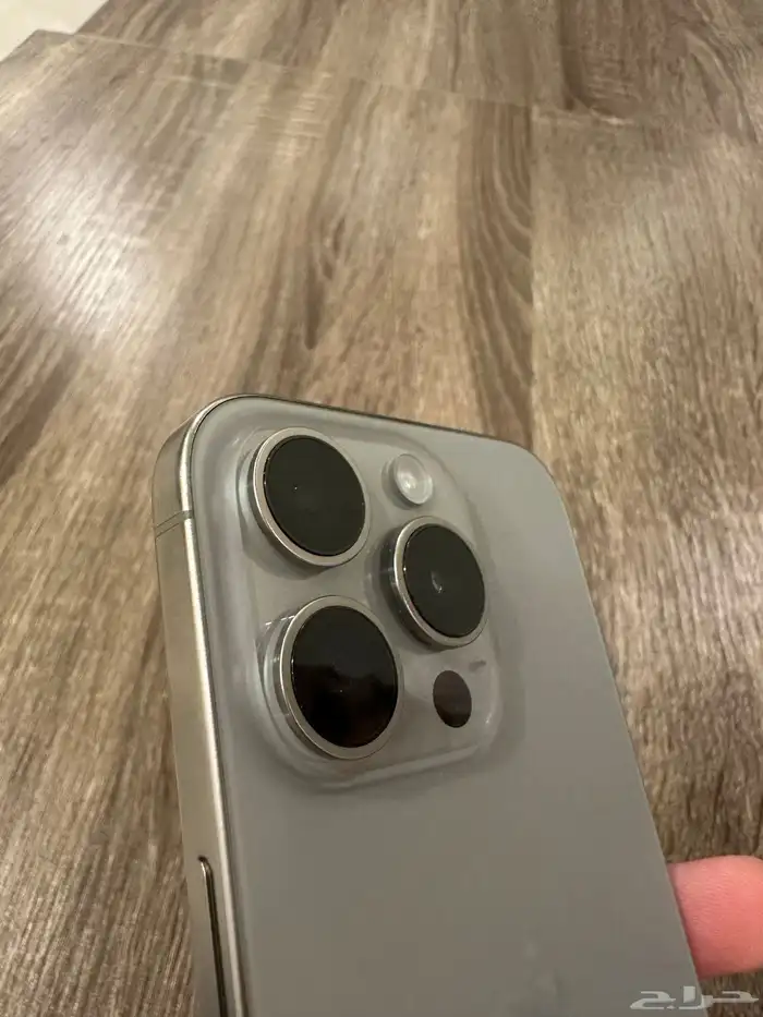 للبيع iPhone 15 Pro   تيتانيوم   256GB   نسبة البطارية 90 6