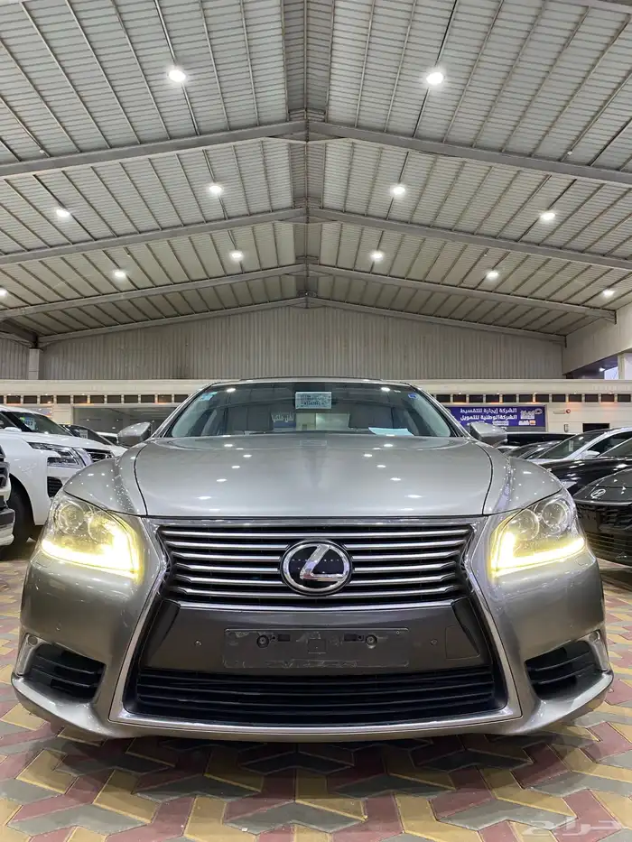 لكزس LS460 المديل 2014 العدد 210 الف 2