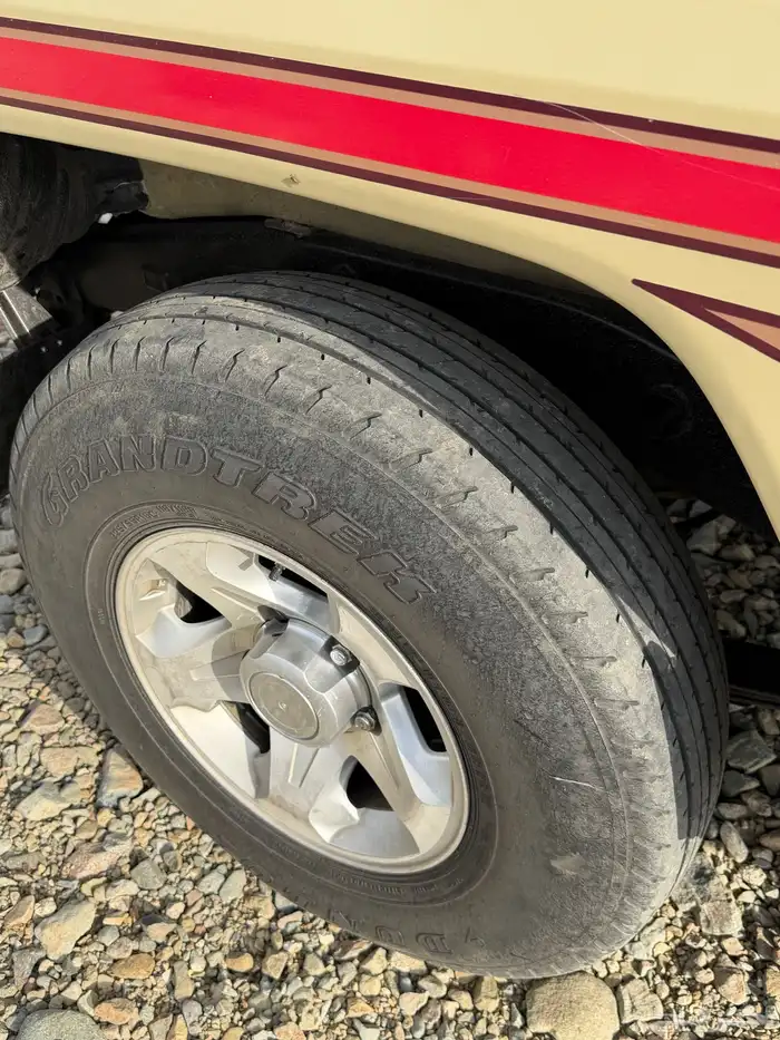 جنوط رفرف شاص ربع بكفراتها. 2