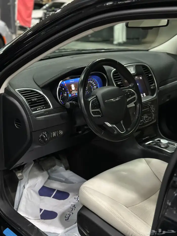 كرايزلر C300 نص فل 2021 هيمي V8 5.7 معرض(عبيد الرشيدي) 23