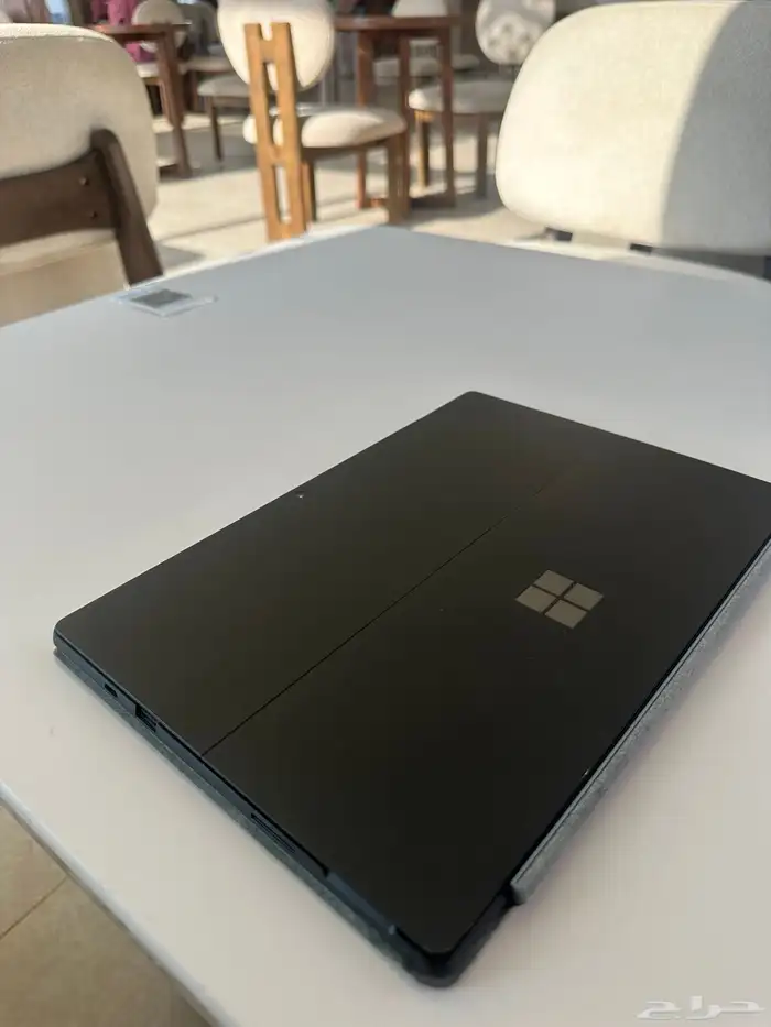 لابتوب سيرفس برو 7 بلس اللون اصدار الاسود 2