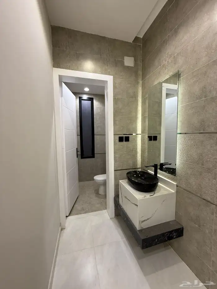 للبيع شقه علويه بدرج داخلي لسطح ابها حطين مقابل كبري المطار 7