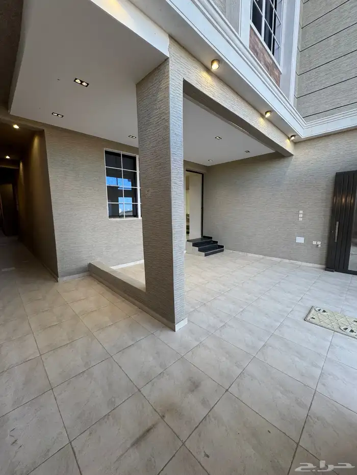 للبيع بحي المعارض ادوار تمليك أرضي 6غرف بمدخل سياره 2