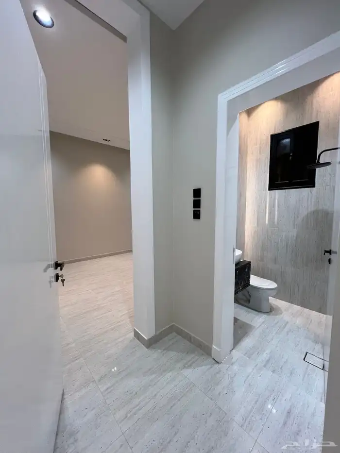 للبيع شقة علويه نظام دور من 6 غرف وسطح خاص بالخميس 500 الف 15