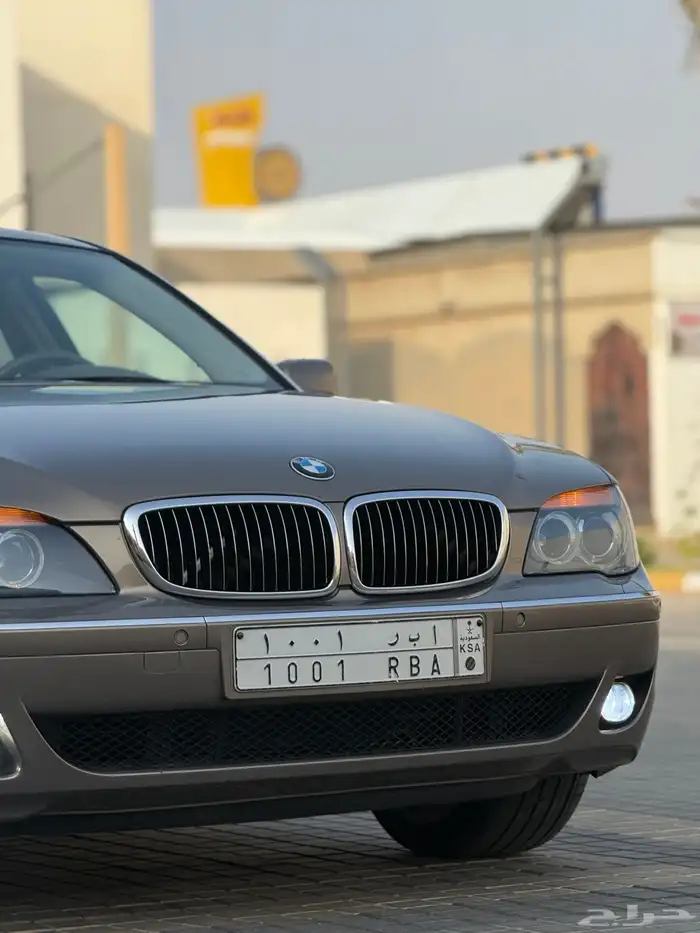 مالك اول مخزن بحالة الوكالة BMW730li 2