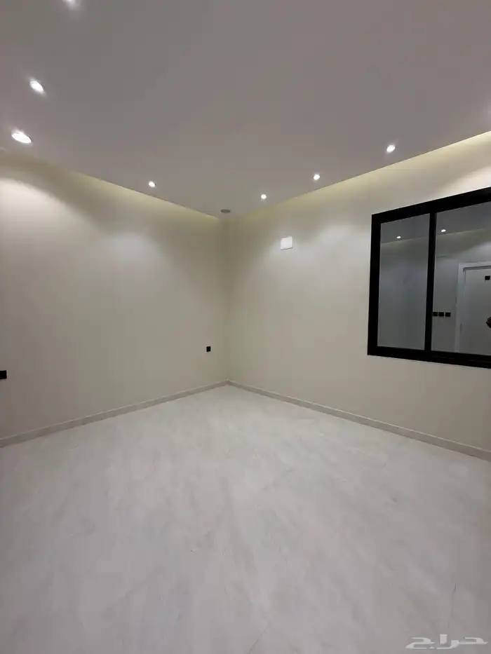 للبيع شقه علويه بدرج داخلي لسطح ابها حطين مقابل كبري المطار 15