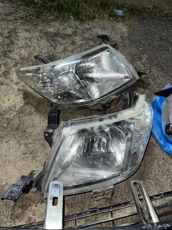 شمعات هايلوكس اصلي نظيف من 2012 الى 2015 وشبك ومراية 0