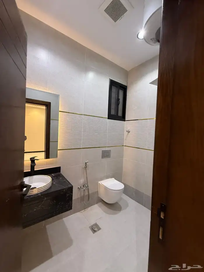 للبيع روف علوي بدرج خارجى بموقع مميز ومكتمل الخدمات بالموسى 16