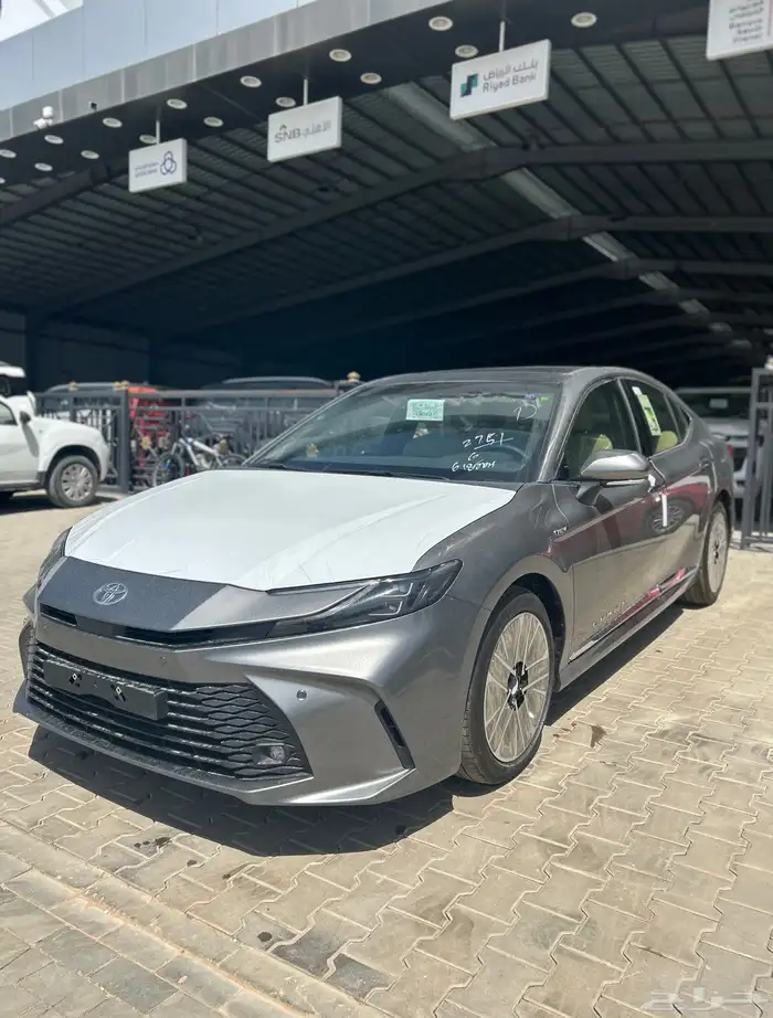 تويوتا   كامري LE هايبرد 2025 رمادي 122500 شامل الضريبة 2