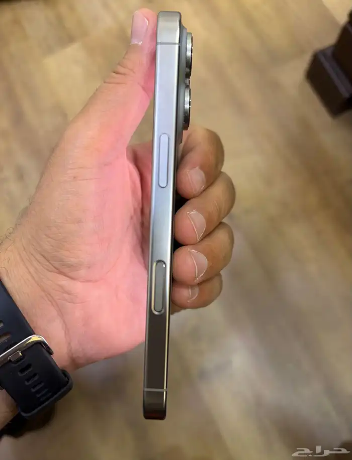 ايفون 16 برو 256 تيتانيوم طبيعي 4