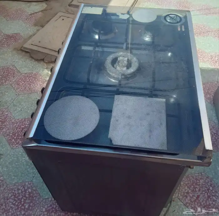 للبيع فرن غاز 5 شعله شغال ع الشرط 0