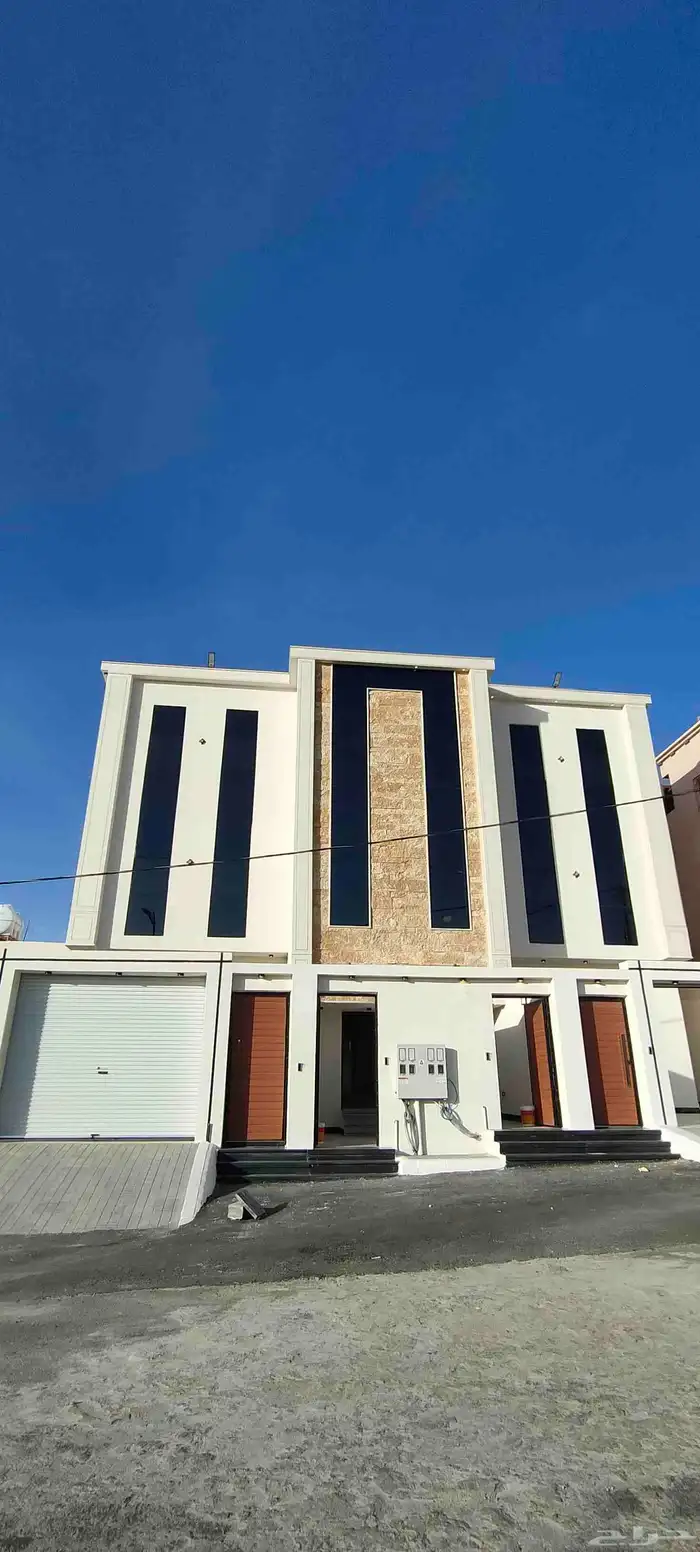 للبيع ارواف علويه وشقق ارضية موقع مميز تشطيبات فاخرة 0