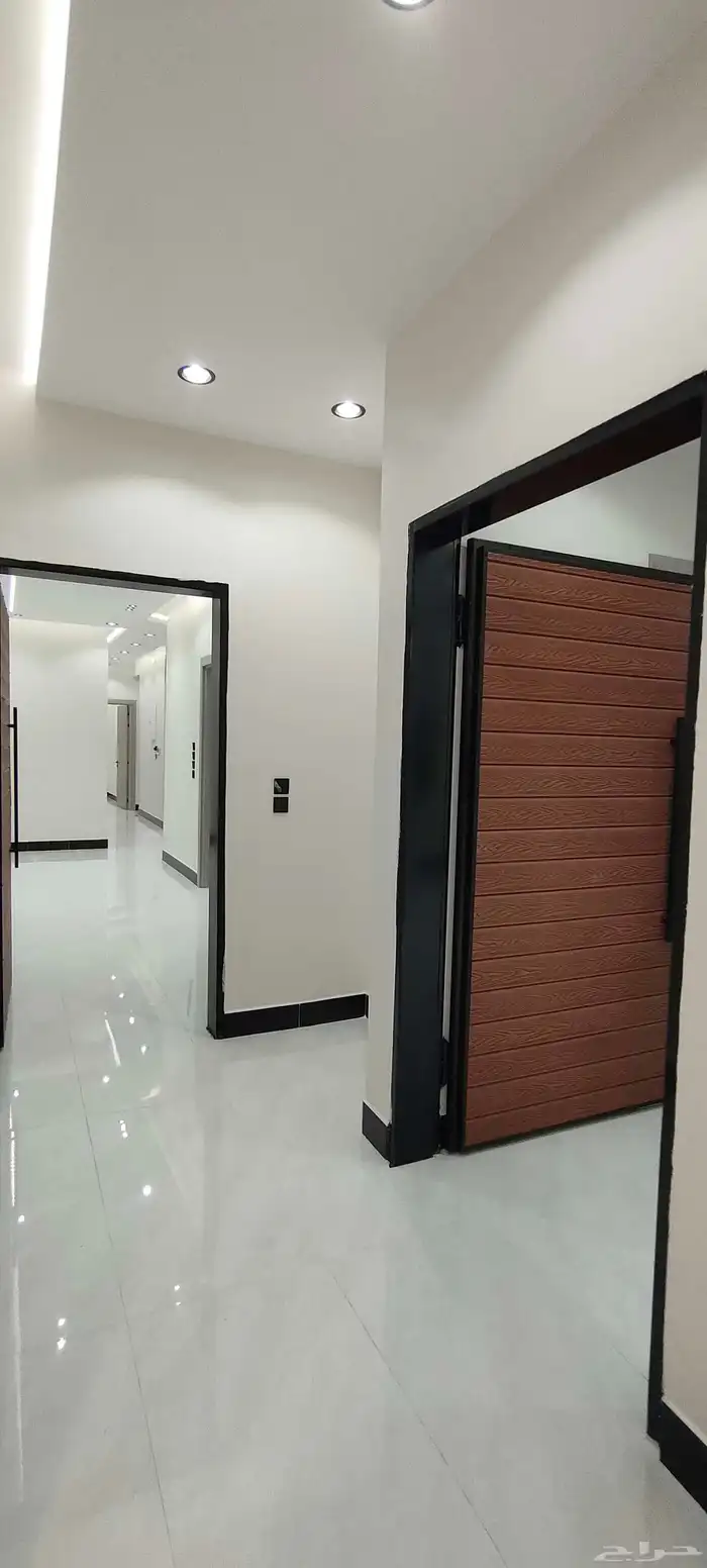 للبيع ارواف علويه وشقق ارضية موقع مميز تشطيبات فاخرة 5